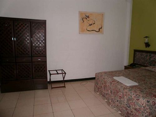 Hotel Pacific סוראבאיה מראה חיצוני תמונה